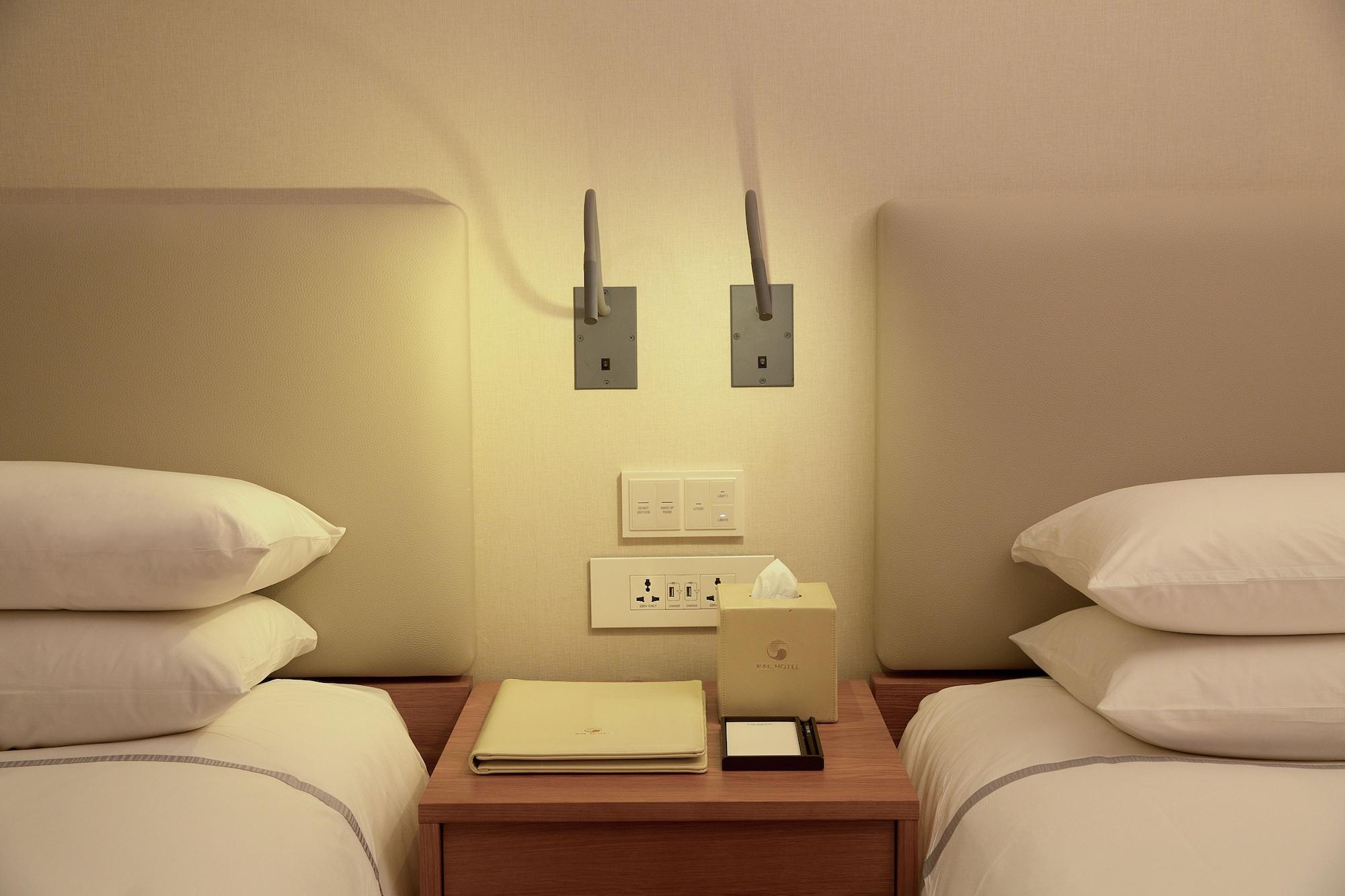 Seogwipo KAL Hotel Esterno foto Wall mounted reading lights