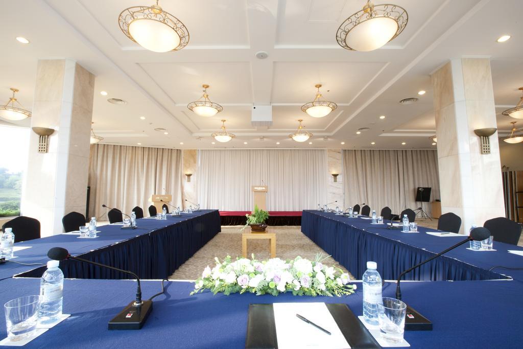 Seogwipo KAL Hotel Esterno foto The meeting room of the 1st ASEAN–India Conference