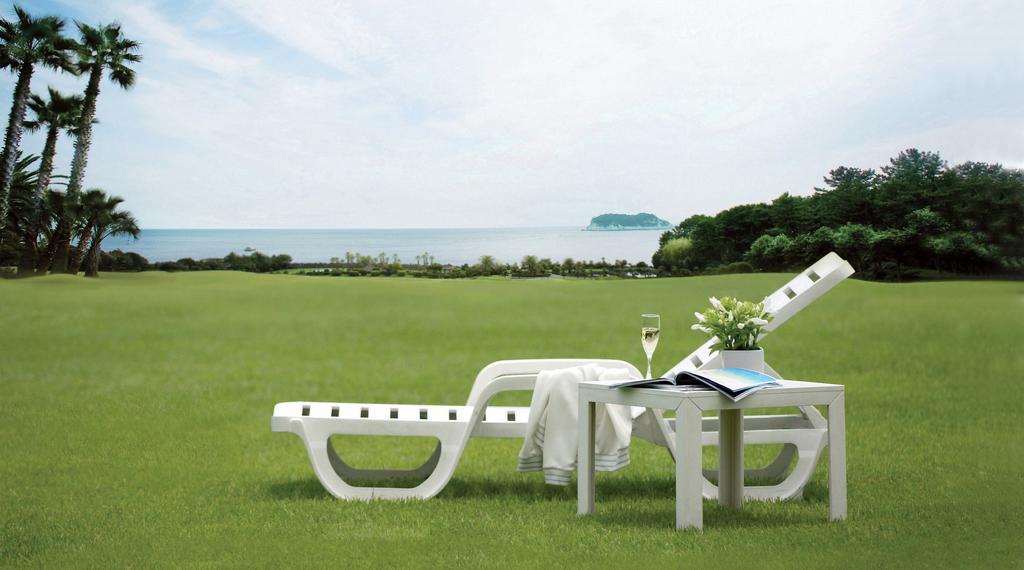 Seogwipo KAL Hotel Esterno foto The 1990s saw the introduction of the first plastic furniture.