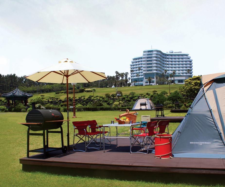 Seogwipo KAL Hotel Esterno foto Camping at the resort