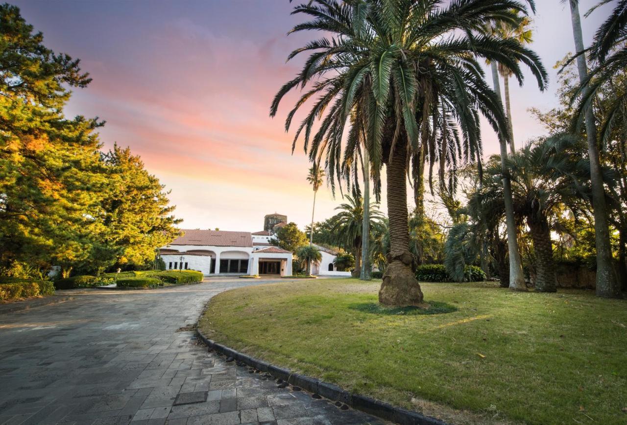 Seogwipo KAL Hotel Esterno foto The residence of the Japanese ambassador to Australia