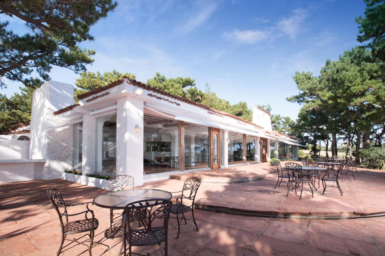 Seogwipo KAL Hotel Esterno foto The clubhouse at the Santa Barbara Polo & Racquet Club